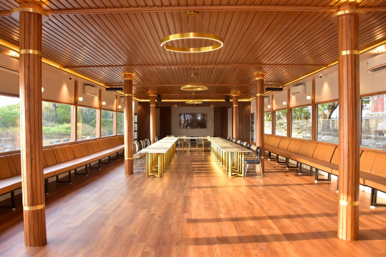 Seanz Cruise interior